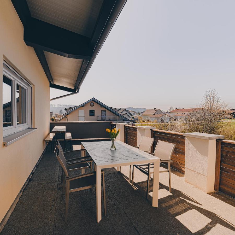 Grosse Ferienwohnung Mit Balkon Und Perfekter Lage Eggenthal Extérieur photo